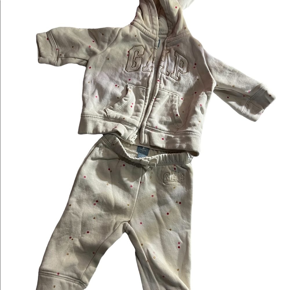 Gap jogging suit